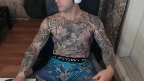 Snapshot of 420randomguy chatting on 11-17-25, 01:33 Anomander Rake online show from 11-17-25, 01:33