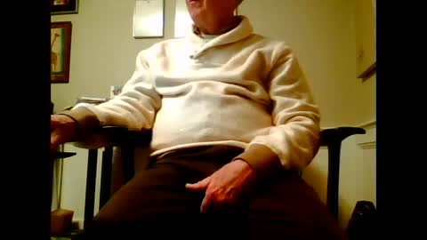 Snapshot of 4uguys chatting on 12-18-24, 03:15 4uguys online show from 12-18-24, 03:15