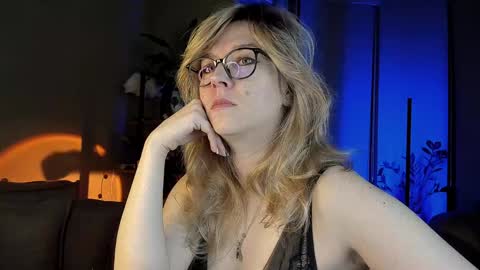 Snapshot of 5_in_one chatting on 12-10-24, 06:11 Sunshine online show from 12-10-24, 06:11