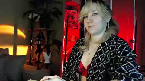 Snapshot of 5_in_one chatting on 02-14-25, 06:23 Sunshine online show from 02-14-25, 06:23