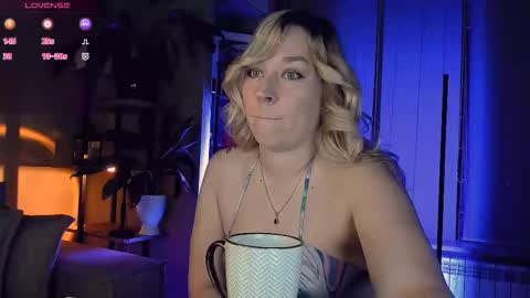 Snapshot of 5_in_one chatting on 10-10-25, 04:11 Sunshine online show from 10-10-25, 04:11