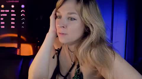 Snapshot of 5_in_one chatting on 11-05-25, 04:01 Sunshine online show from 11-05-25, 04:01