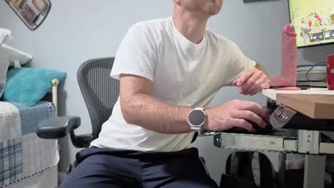 Hi Five The Short Guy online show from 06-18-26, 03:27