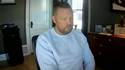 Snapshot of 612guy chatting on 02-13-25, 11:04 612guy online show from 02-13-25, 11:04