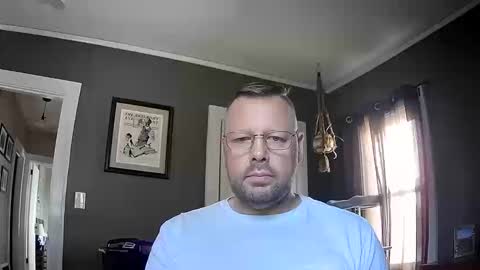 Snapshot of 612guy chatting on 10-18-25, 05:14 612guy online show from 10-18-25, 05:14