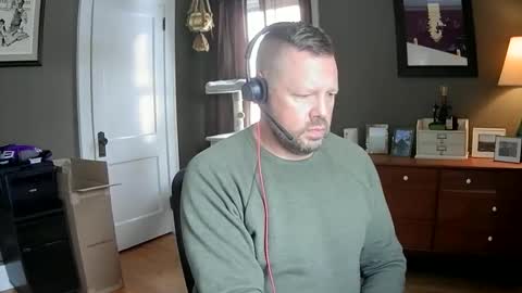 Snapshot of 612guy chatting on 12-19-25, 05:53 612guy online show from 12-19-25, 05:53