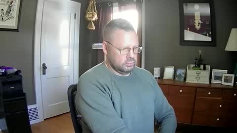Snapshot of 612guy chatting on 12-21-25, 05:31 612guy online show from 12-21-25, 05:31