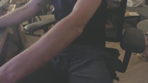 Snapshot of 64293boy chatting on 01-28-25, 05:54 64293boy online show from 01-28-25, 05:54