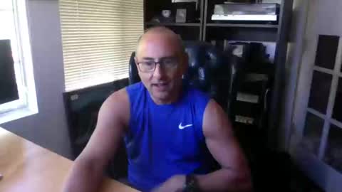 daddy vegas  for single women and couples here online show from 09-25-25, 08:45