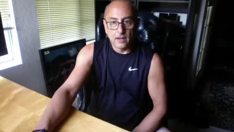 daddy vegas  for single women and couples here online show from 10-01-25, 12:16