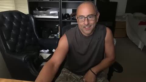 daddy vegas  for single women and couples here online show from 12-20-25, 08:05