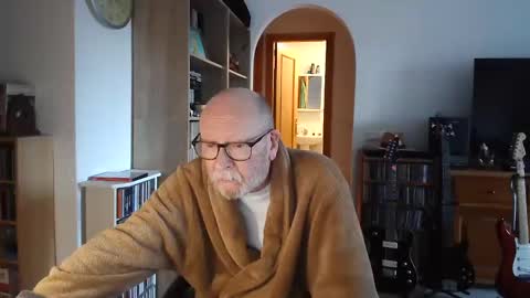 Snapshot of 7thsojourn chatting on 03-09-25, 05:17 Papi online show from 03-09-25, 05:17