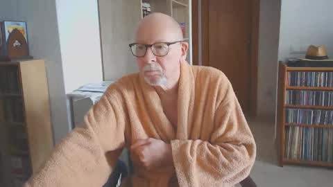 Snapshot of 7thsojourn chatting on 11-01-25, 08:05 Papi online show from 11-01-25, 08:05