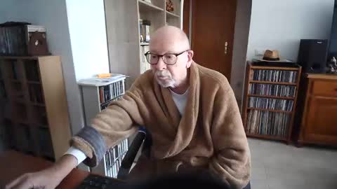  Papi  online show from 12-21-25, 11:17