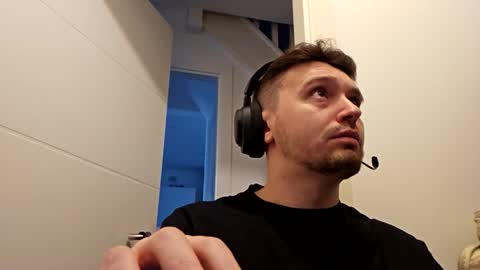 8inchdude93 online show from 10-17-25, 08:39