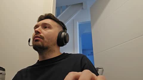 8inchdude93 online show from 11-25-25, 12:16