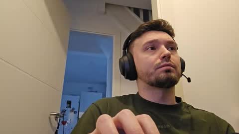 8inchdude93 online show from 02-06-26, 10:18