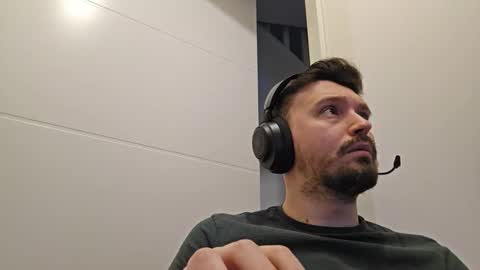 8inchdude93 online show from 03-12-26, 09:59