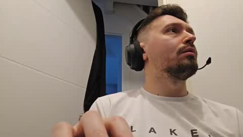 8inchdude93 online show from 04-21-26, 07:58