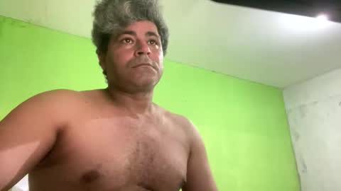 Snapshot of 9vinhocamshow chatting on 12-01-25, 11:21 9vinhocamshow online show from 12-01-25, 11:21