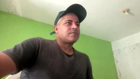 Snapshot of 9vinhocamshow chatting on 12-04-25, 10:57 9vinhocamshow online show from 12-04-25, 10:57