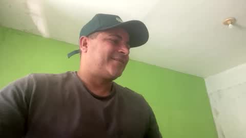 Snapshot of 9vinhocamshow chatting on 12-14-25, 10:53 9vinhocamshow online show from 12-14-25, 10:53