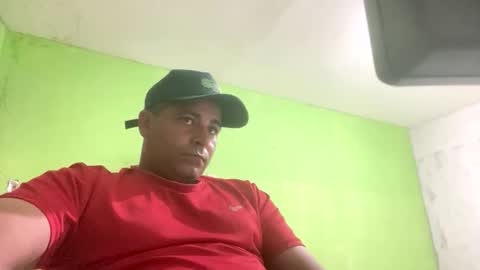 Snapshot of 9vinhocamshow chatting on 12-14-25, 11:31 9vinhocamshow online show from 12-14-25, 11:31