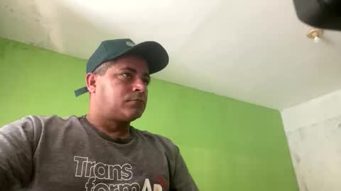 Snapshot of 9vinhocamshow chatting on 12-15-25, 11:36 9vinhocamshow online show from 12-15-25, 11:36