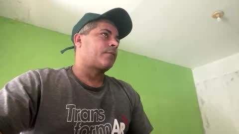 Snapshot of 9vinhocamshow chatting on 12-16-25, 11:04 9vinhocamshow online show from 12-16-25, 11:04