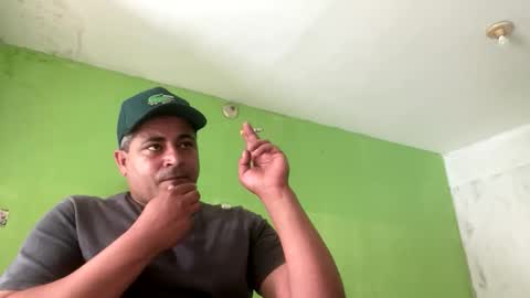 Snapshot of 9vinhocamshow chatting on 12-17-25, 11:49 9vinhocamshow online show from 12-17-25, 11:49