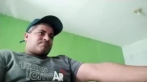 Snapshot of 9vinhocamshow chatting on 12-19-25, 11:39 9vinhocamshow online show from 12-19-25, 11:39