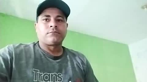 Snapshot of 9vinhocamshow chatting on 12-21-25, 06:15 9vinhocamshow online show from 12-21-25, 06:15