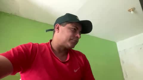 Snapshot of 9vinhocamshow chatting on 12-22-25, 11:07 9vinhocamshow online show from 12-22-25, 11:07