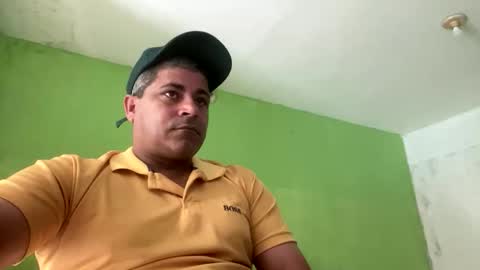 Snapshot of 9vinhocamshow chatting on 12-23-25, 11:08 9vinhocamshow online show from 12-23-25, 11:08