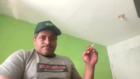 Snapshot of 9vinhocamshow chatting on 01-11-26, 11:37 9vinhocamshow online show from 01-11-26, 11:37