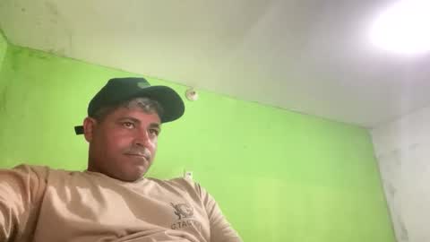 Snapshot of 9vinhocamshow chatting on 04-25-26, 12:02 9vinhocamshow online show from 04-25-26, 12:02