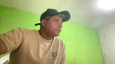 Snapshot of 9vinhocamshow chatting on 04-28-26, 12:20 9vinhocamshow online show from 04-28-26, 12:20