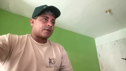 Snapshot of 9vinhocamshow chatting on 04-28-26, 11:37 9vinhocamshow online show from 04-28-26, 11:37