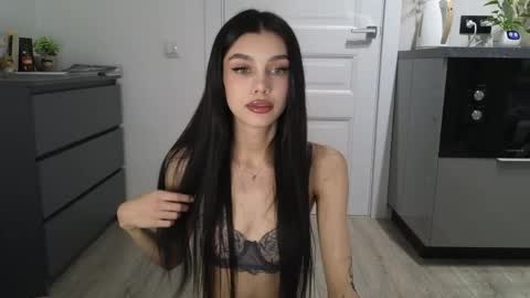 Snapshot of 9west chatting on 05-01-26, 01:05 KARINA online show from 05-01-26, 01:05