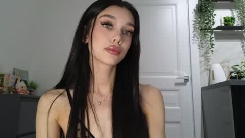Snapshot of 9west chatting on 05-06-26, 01:16 KARINA online show from 05-06-26, 01:16