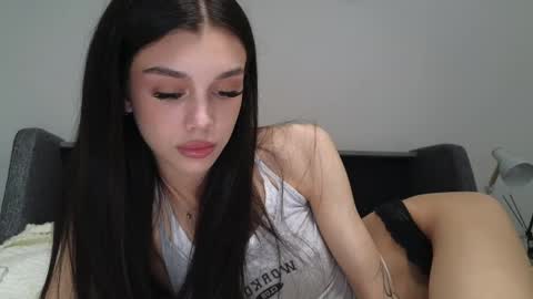 Snapshot of 9west chatting on 05-14-26, 01:51 KARINA online show from 05-14-26, 01:51
