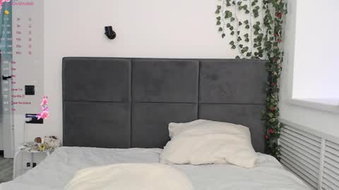 Snapshot of _52_ chatting on 11-03-25, 03:41 EMILY AND MARCUS online show from 11-03-25, 03:41