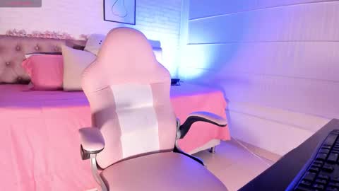 Snapshot of _abby_23_ chatting on 11-25-25, 01:11 Aby online show from 11-25-25, 01:11