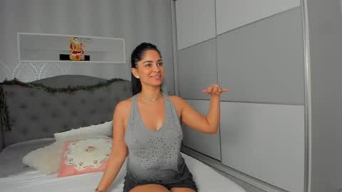 Snapshot of _adelle chatting on 01-05-25, 12:42 Adelle online show from 01-05-25, 12:42