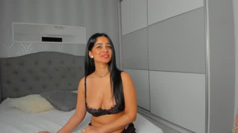 Snapshot of _adelle chatting on 01-12-25, 12:44 Adelle online show from 01-12-25, 12:44