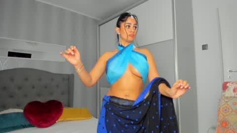 Snapshot of _adelle chatting on 01-25-25, 01:19 Adelle online show from 01-25-25, 01:19