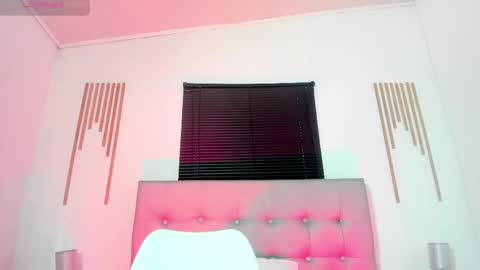 _aithanaa_ online show from 05-18-26, 06:47