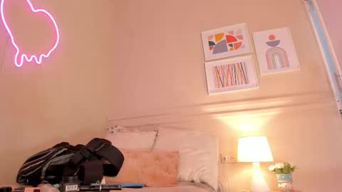 Snapshot of _aleja_x chatting on 10-08-25, 11:30 _aleja_x online show from 10-08-25, 11:30