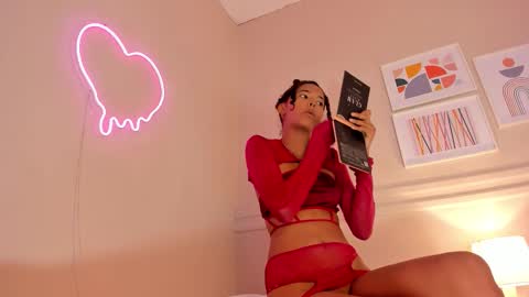 Snapshot of _aleja_x chatting on 10-13-25, 11:43 _aleja_x online show from 10-13-25, 11:43