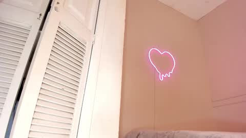 Snapshot of _aleja_x chatting on 10-25-25, 11:40 _aleja_x online show from 10-25-25, 11:40